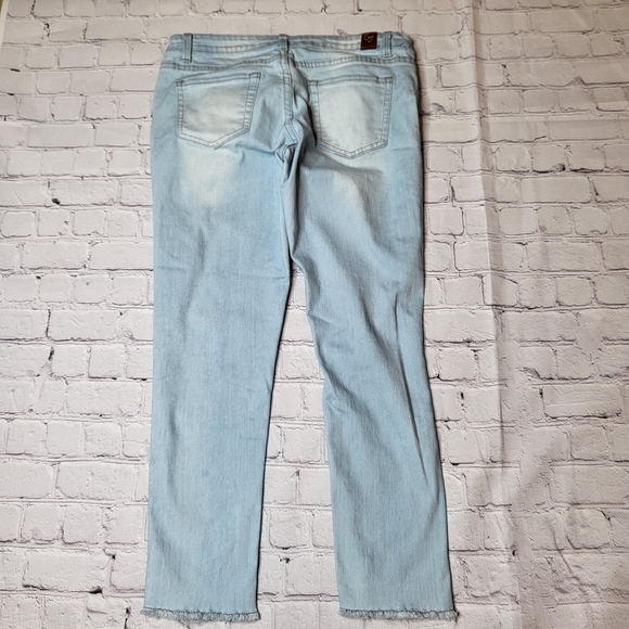 Gogo Jeans USA Light Wash Cropped Jeans - Size 7 - Distressed - Split Ankle - Picture 2 of 13